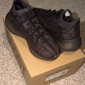 Men’s Yeezy Boost 380 Size 7.5